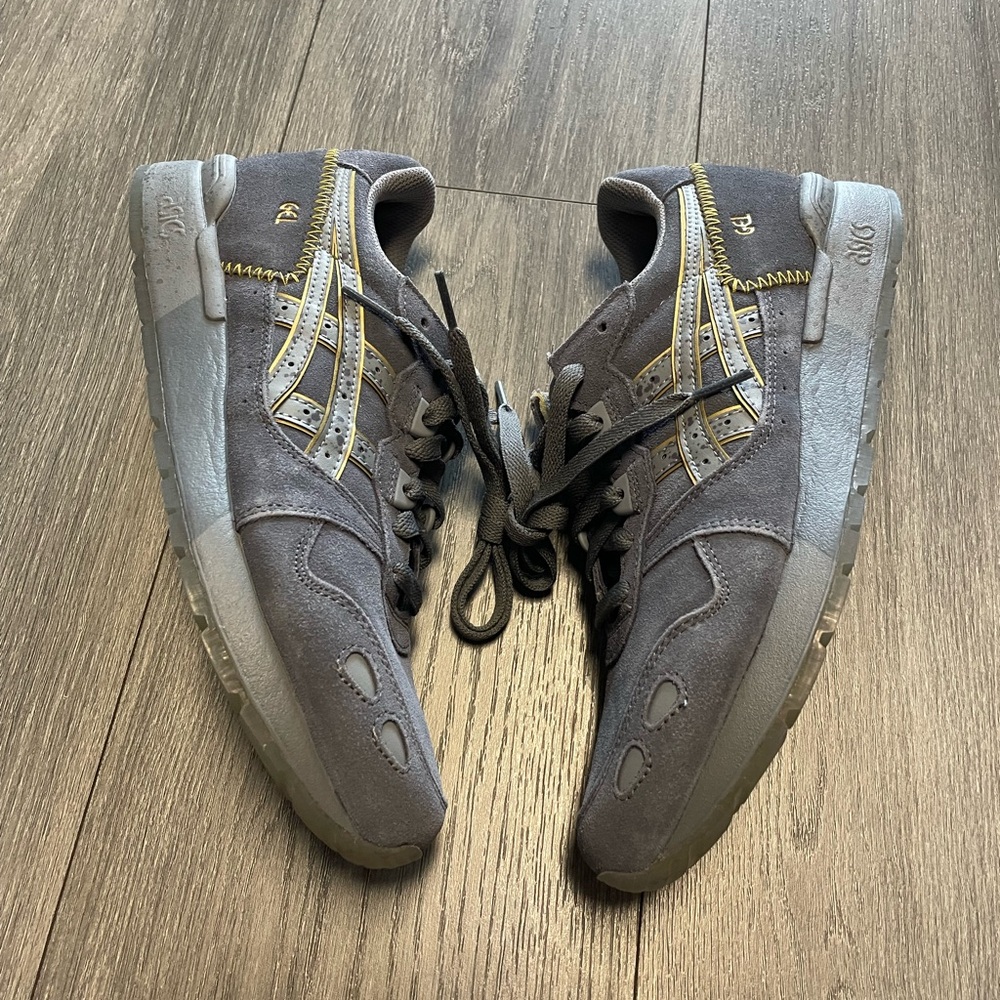 Like New - ASICS Gel-Lyte Sneakers Casual Grey Men’s Size 7.5 / Women's ~9